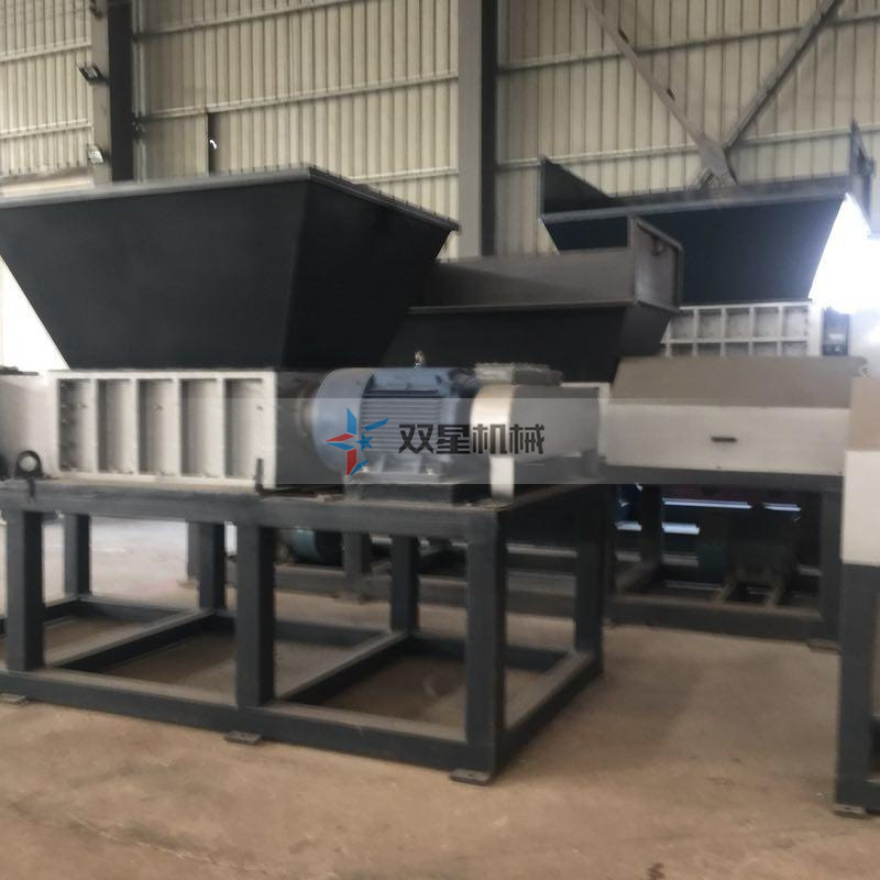 廢鐵撕碎機(jī)廠家不斷改良，提高設(shè)備品質(zhì)