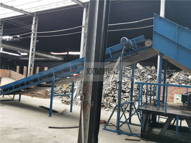 <a href='http://www.oaphp.cn/psxl/4.html' target='_blank'><span>廢鋼破碎機(jī)</span></a>客戶現(xiàn)場(chǎng)拍攝