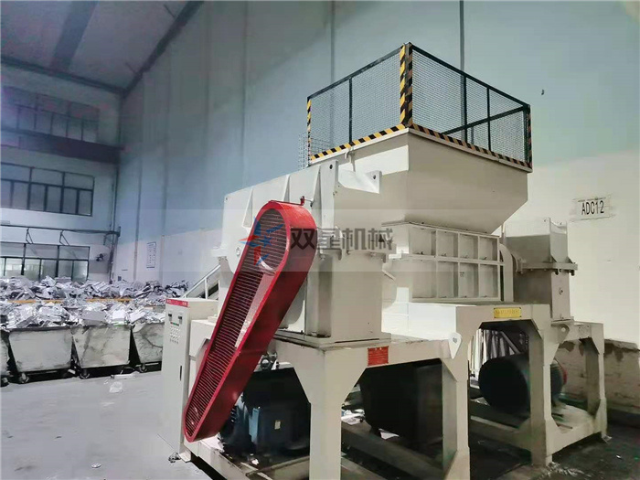 雙軸撕碎機生產(chǎn)廠家皓星機械南通客戶設備實拍