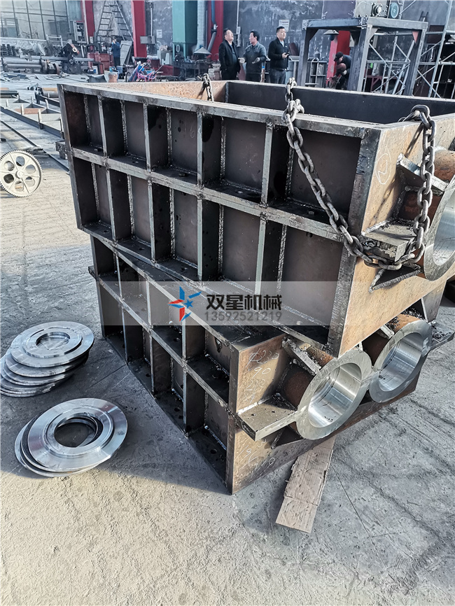 <a href='http://www.oaphp.cn/ssxl/10.html' target='_blank'><span>金屬撕碎機</span></a>撕碎箱體實拍