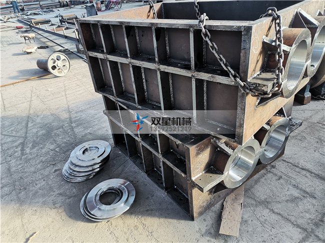 金屬撕碎機(jī)撕碎箱體實拍