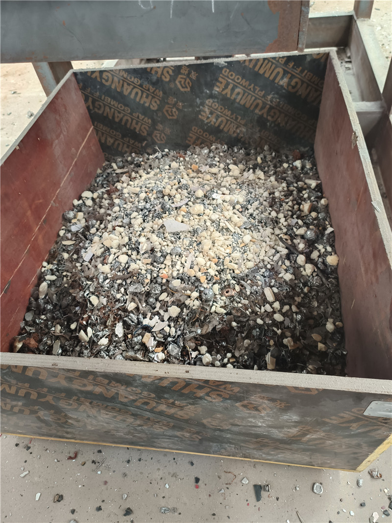 客戶廢舊小家電通過(guò)<a href='http://www.oaphp.cn/psxl/1279.html' target='_blank'><span>廢鋁破碎</span></a>機(jī)破碎分選效果