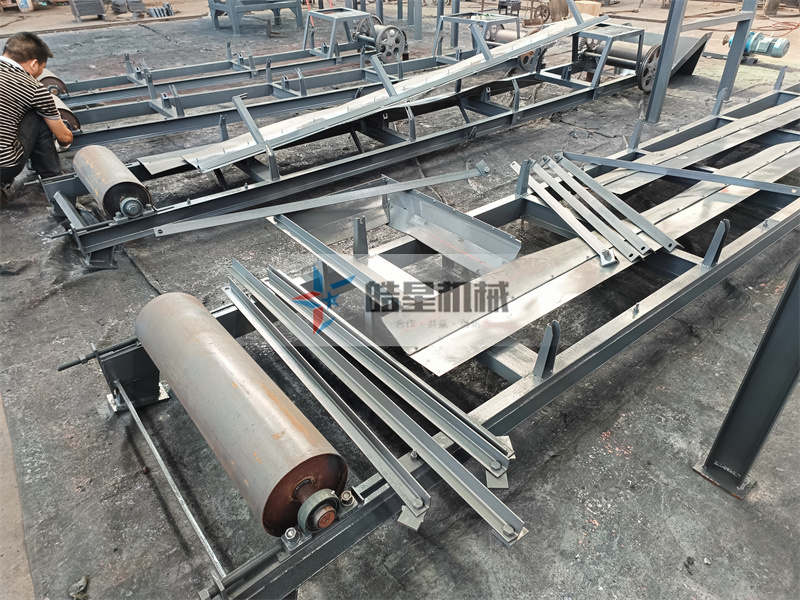 <a href='http://www.oaphp.cn' target='_blank'><span>鋁合金破碎機</span></a><a href='http://www.oaphp.cn/psxl/1279.html' target='_blank'><span>廢鋁破碎</span></a>分選設(shè)備輸送帶設(shè)備生產(chǎn)現(xiàn)場