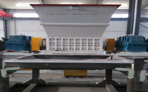 哪些因素決定著<a href='http://www.oaphp.cn/ssxl/10.html' target='_blank'><span>金屬撕碎機(jī)</span></a>的價格