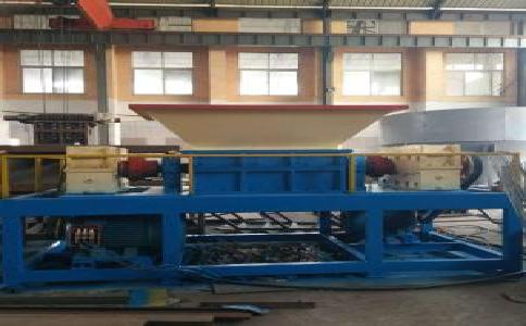 打開(kāi)大型<a href='http://www.oaphp.cn/ssxl/10.html' target='_blank'><span>金屬撕碎機(jī)</span></a>時(shí)應(yīng)注意些什么